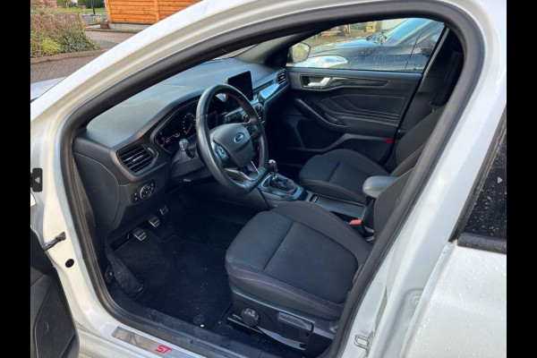 Ford FOCUS Wagon 1.0 EcoBoost Hybrid ST Line X Business Winterpack | Cruise control | Climate control