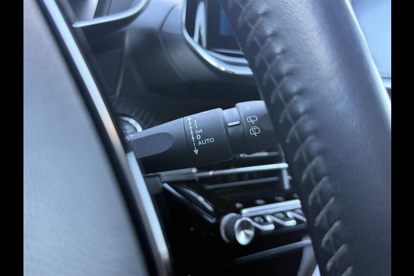 Peugeot 2008 1.2 PureTech Blue Lease Allure 1e Eigenaar,Camera,Navi,Clima,Cruise,Halfleder,6 Bak,Pdc V+A,Lm velgen,Apk tot 11-2026