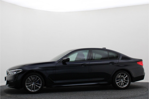 BMW 5 Serie 530e iPerformance High Executive M Sport Softclose, Head-Up, Apple Carplay, Camera, Keyless, Adapt. LED