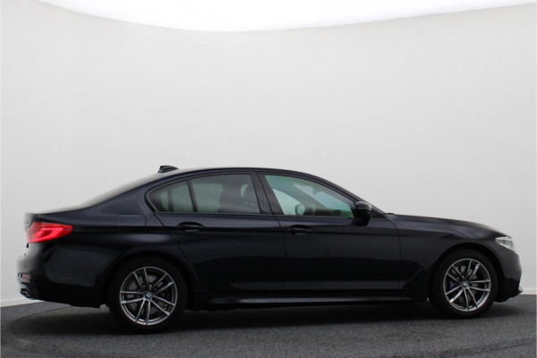 BMW 5 Serie 530e iPerformance High Executive M Sport Softclose, Head-Up, Apple Carplay, Camera, Keyless, Adapt. LED