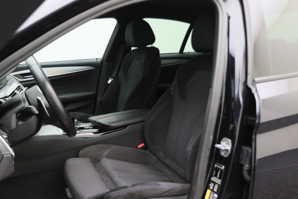 BMW 5 Serie 530e iPerformance High Executive M Sport Softclose, Head-Up, Apple Carplay, Camera, Keyless, Adapt. LED