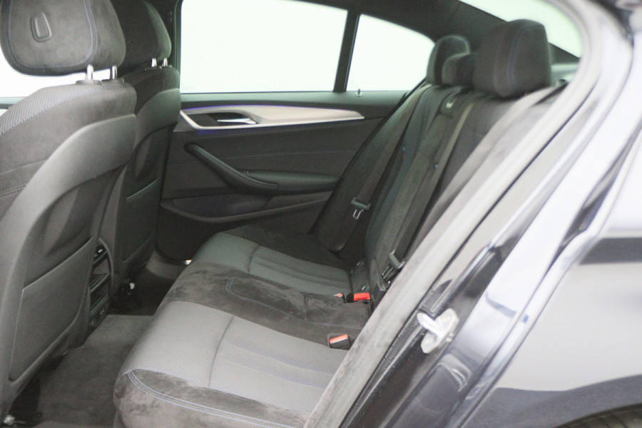 BMW 5 Serie 530e iPerformance High Executive M Sport Softclose, Head-Up, Apple Carplay, Camera, Keyless, Adapt. LED