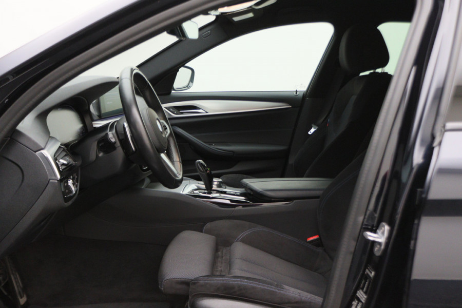 BMW 5 Serie 530e iPerformance High Executive M Sport Softclose, Head-Up, Apple Carplay, Camera, Keyless, Adapt. LED