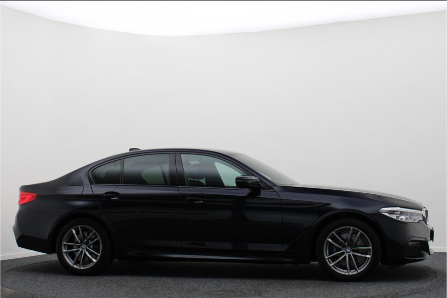 BMW 5 Serie 530e iPerformance High Executive M Sport Softclose, Head-Up, Apple Carplay, Camera, Keyless, Adapt. LED