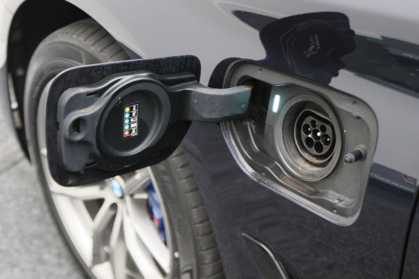 BMW 5 Serie 530e iPerformance High Executive M Sport Softclose, Head-Up, Apple Carplay, Camera, Keyless, Adapt. LED