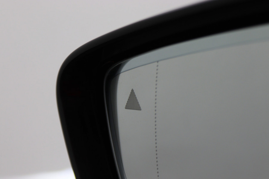 BMW 5 Serie 530e iPerformance High Executive M Sport Softclose, Head-Up, Apple Carplay, Camera, Keyless, Adapt. LED