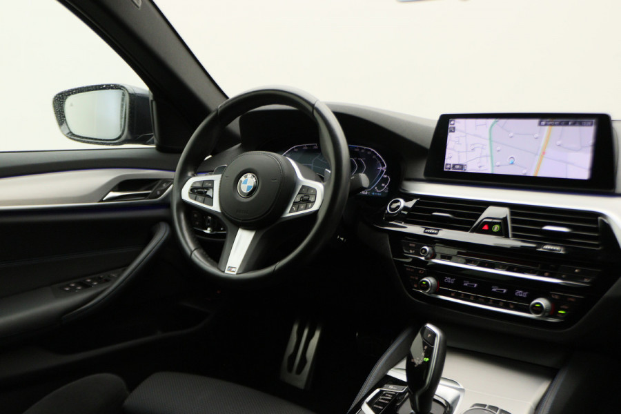 BMW 5 Serie 530e iPerformance High Executive M Sport Softclose, Head-Up, Apple Carplay, Camera, Keyless, Adapt. LED