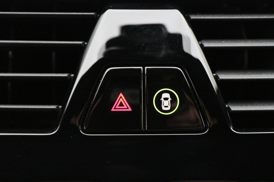 BMW 5 Serie 530e iPerformance High Executive M Sport Softclose, Head-Up, Apple Carplay, Camera, Keyless, Adapt. LED