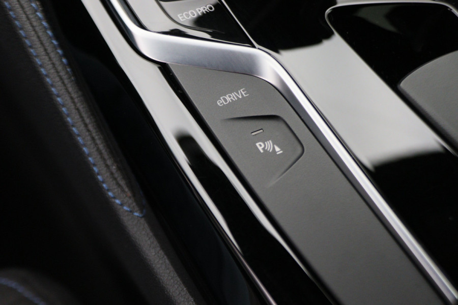 BMW 5 Serie 530e iPerformance High Executive M Sport Softclose, Head-Up, Apple Carplay, Camera, Keyless, Adapt. LED