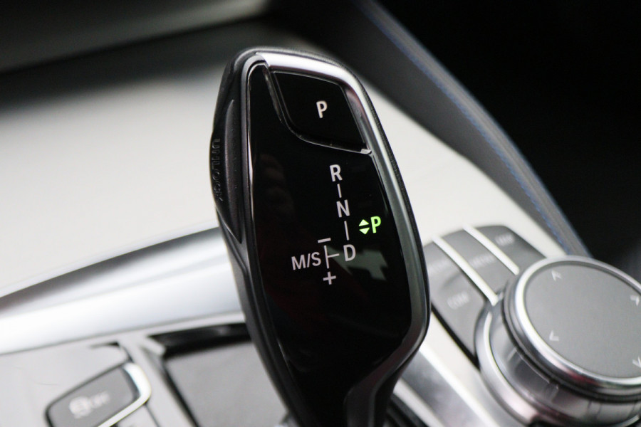 BMW 5 Serie 530e iPerformance High Executive M Sport Softclose, Head-Up, Apple Carplay, Camera, Keyless, Adapt. LED