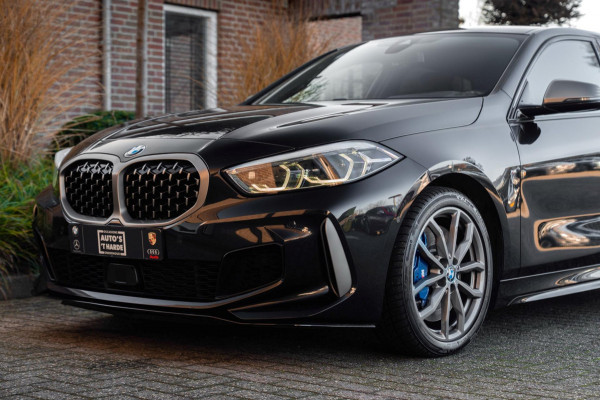 BMW 1-serie M135i xDrive High Executive 306 PK Dealer o.h. Adaptive Head Up H&K Camera Keyless 18''