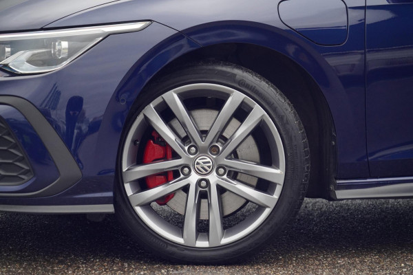 Volkswagen Golf 1.4 eHybrid GTE / Navigatie / Stoelverw. / Trekhaak / Pano / Stuurverw. / Camera / Side-Assist