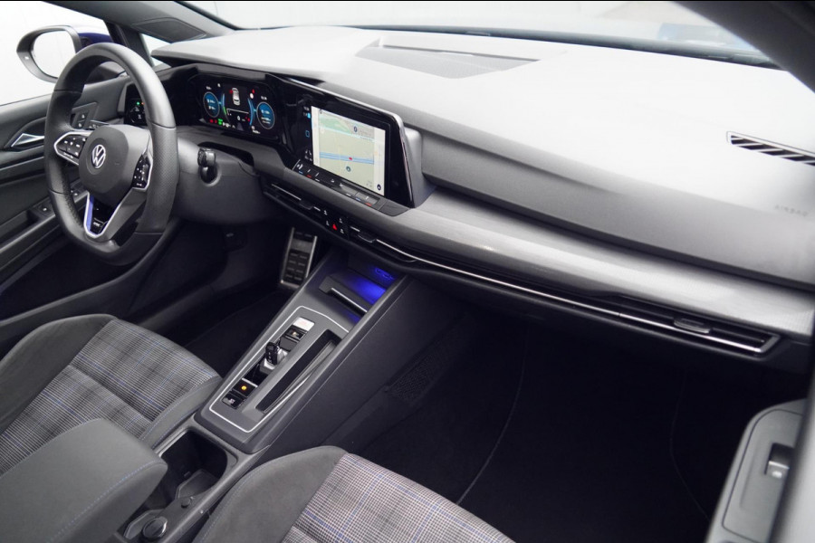 Volkswagen Golf 1.4 eHybrid GTE / Navigatie / Stoelverw. / Trekhaak / Pano / Stuurverw. / Camera / Side-Assist