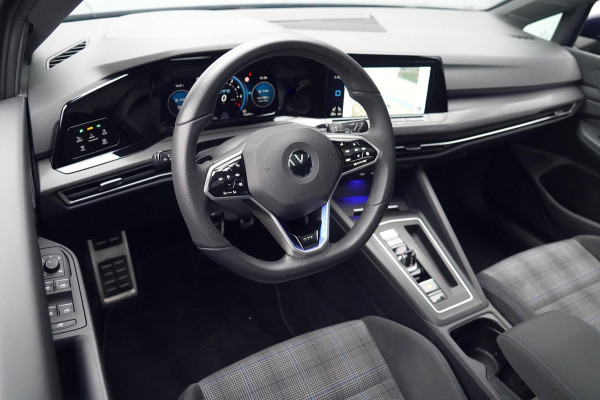 Volkswagen Golf 1.4 eHybrid GTE / Navigatie / Stoelverw. / Trekhaak / Pano / Stuurverw. / Camera / Side-Assist