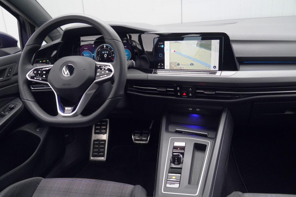 Volkswagen Golf 1.4 eHybrid GTE / Navigatie / Stoelverw. / Trekhaak / Pano / Stuurverw. / Camera / Side-Assist