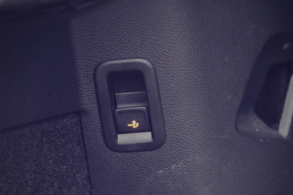 Volkswagen Golf 1.4 eHybrid GTE / Navigatie / Stoelverw. / Trekhaak / Pano / Stuurverw. / Camera / Side-Assist