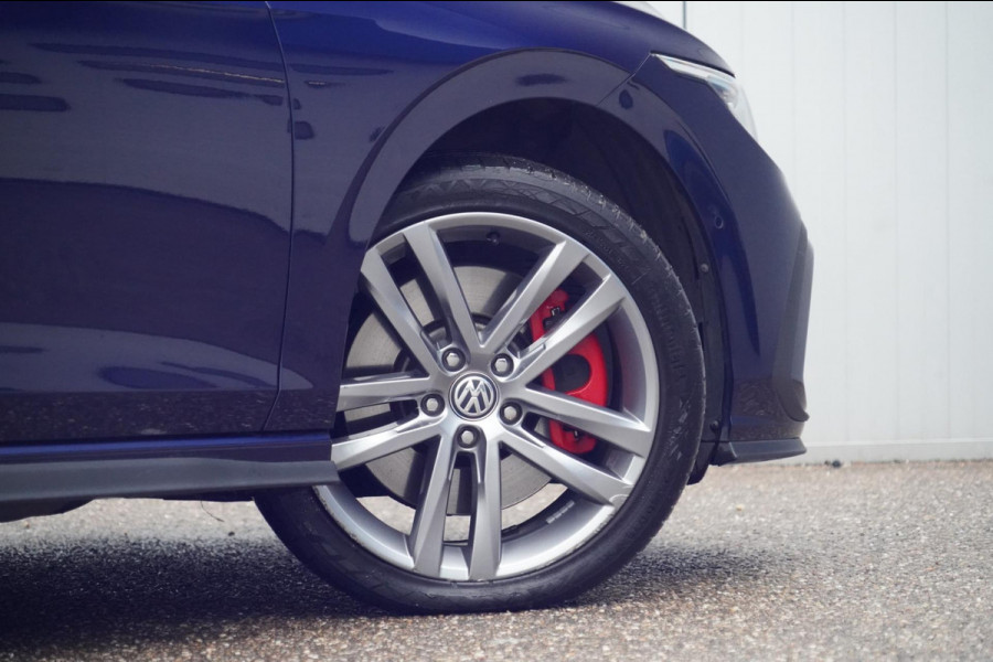 Volkswagen Golf 1.4 eHybrid GTE / Navigatie / Stoelverw. / Trekhaak / Pano / Stuurverw. / Camera / Side-Assist