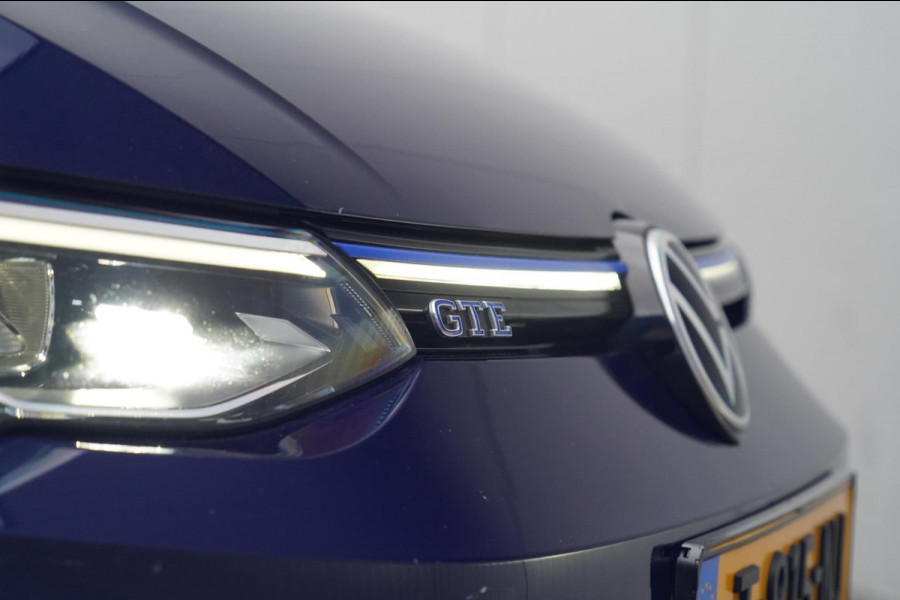 Volkswagen Golf 1.4 eHybrid GTE / Navigatie / Stoelverw. / Trekhaak / Pano / Stuurverw. / Camera / Side-Assist