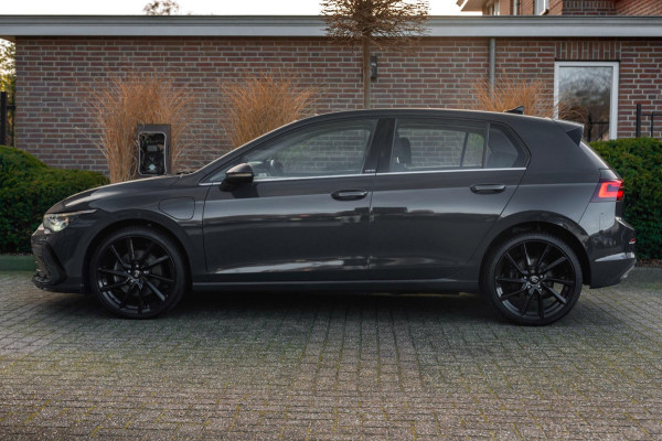 Volkswagen Golf 1.4 eHybrid Style 204 PK 1e Eig R-Line Adaptive Side-Assist Pano Massage 19''