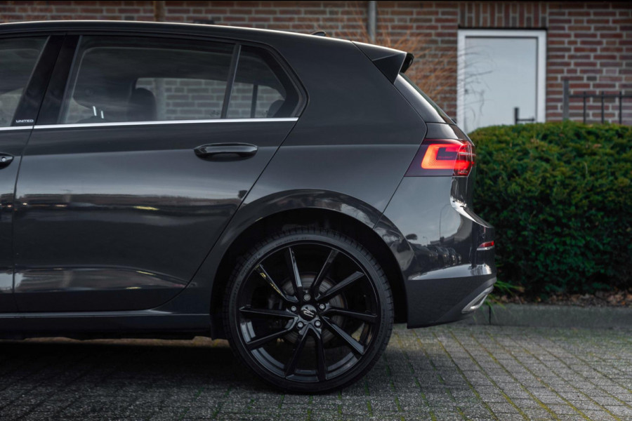 Volkswagen Golf 1.4 eHybrid Style 204 PK 1e Eig R-Line Adaptive Side-Assist Pano Massage 19''