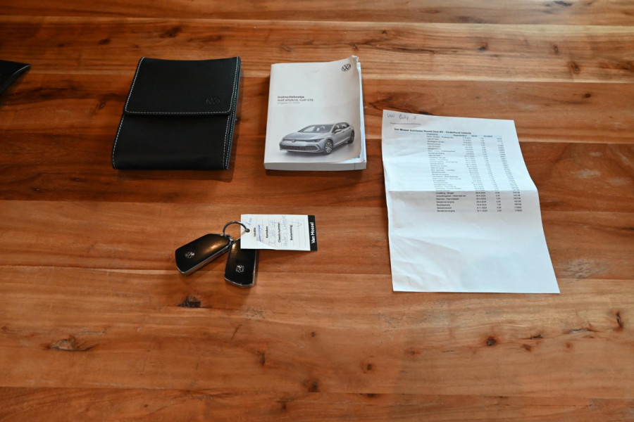 Volkswagen Golf 1.4 eHybrid Style 204 PK 1e Eig R-Line Adaptive Side-Assist Pano Massage 19''