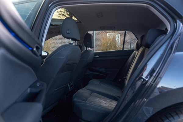 Volkswagen Golf 1.4 eHybrid Style 204 PK 1e Eig R-Line Adaptive Side-Assist Pano Massage 19''