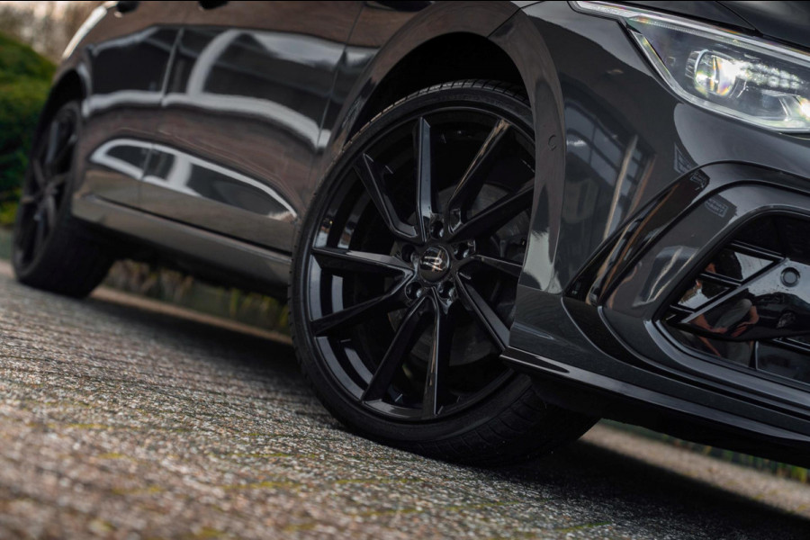 Volkswagen Golf 1.4 eHybrid Style 204 PK 1e Eig R-Line Adaptive Side-Assist Pano Massage 19''