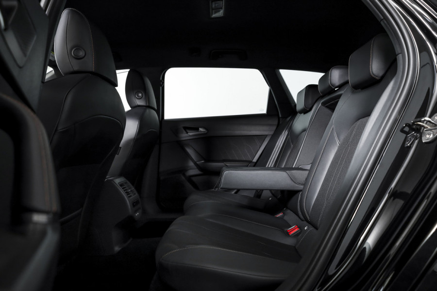 CUPRA Leon Sportstourer 1.5 TSI e-Hybrid Business | Drive Pack | Dig. Cockpit | Adapt. Cruise | Stoel-+Stuurverw. | PDC | Camera | NAV + App. Connect | ECC | LM 18" | 9447