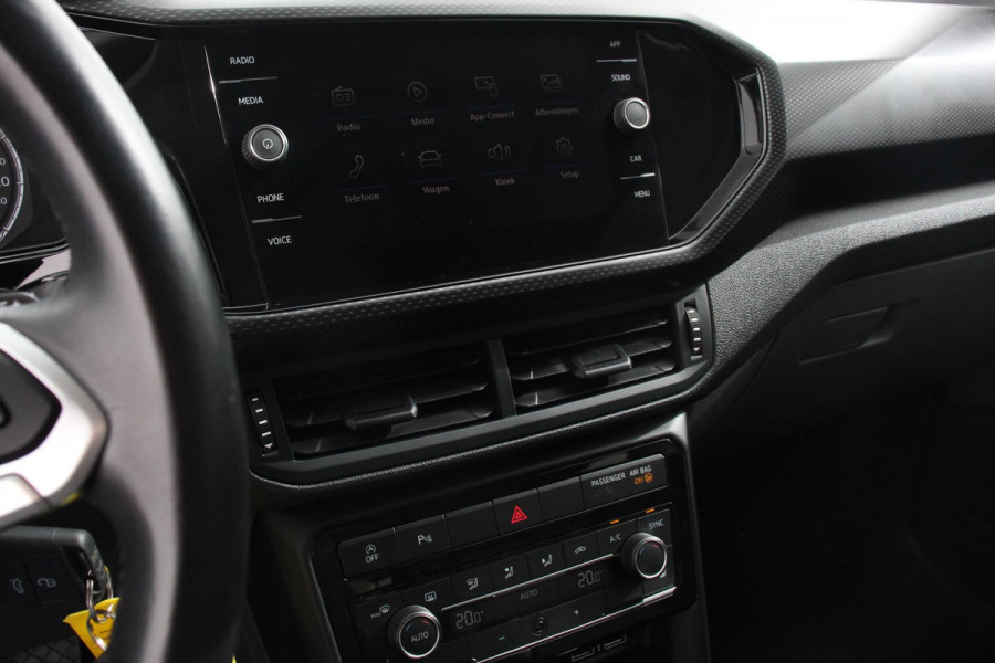 Volkswagen T-Cross 1.0 TSI 115pk DSG Life Plus Volkswagen T-Cross 1.0 TSI DSG Life Plus | Navigatie | Apple Carplay/ Android Auto | Climate Control | Adaptive Cruise Control | Lane/Side Assist | Camera | Stoelverwarming |
