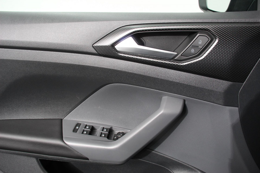 Volkswagen T-Cross 1.0 TSI 115pk DSG Life Plus Volkswagen T-Cross 1.0 TSI DSG Life Plus | Navigatie | Apple Carplay/ Android Auto | Climate Control | Adaptive Cruise Control | Lane/Side Assist | Camera | Stoelverwarming |
