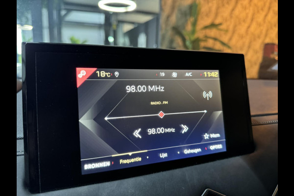 DS DS 3 Crossback 1.2 PureTech So Chic Garantie Afn. Trekhaak Head-up Navi Cruise LED DAB Carplay Rijklaar