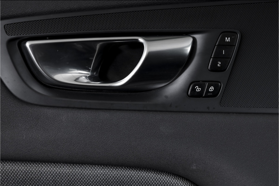 Volvo XC60 2.0 T6 Plug-in hybrid AWD Plus Black Edition | S/K-Panodak | Dig. Cockpit | Adapt. Cruise | Memory Stoelen | Elek. Klep | Stoel-+stuurverw. | 360 Camera | NAV+App. Connect | ECC | LM 21" | 2762