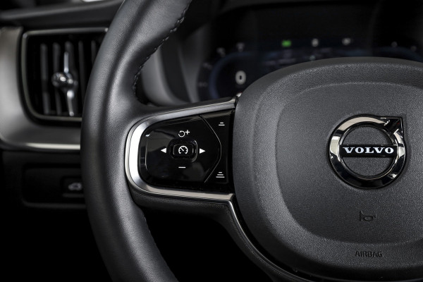 Volvo XC60 2.0 T6 Plug-in hybrid AWD Plus Black Edition | S/K-Panodak | Dig. Cockpit | Adapt. Cruise | Memory Stoelen | Elek. Klep | Stoel-+stuurverw. | 360 Camera | NAV+App. Connect | ECC | LM 21" | 2762