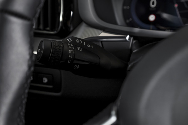 Volvo XC60 2.0 T6 Plug-in hybrid AWD Plus Black Edition | S/K-Panodak | Dig. Cockpit | Adapt. Cruise | Memory Stoelen | Elek. Klep | Stoel-+stuurverw. | 360 Camera | NAV+App. Connect | ECC | LM 21" | 2762