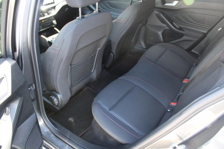 Ford FOCUS Wagon 1.5 EcoBlue ST Line X Automaat | Adaptive cruise control | Winter Pack | Trekhaak | Elektrische achterklep | BTW verrekenbaar | All season banden