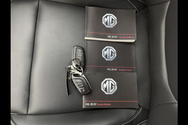 MG ZS EV Luxury 45 kWh [3-Fase] {SOH-100%} Aut. *PANO | LUXURY-LEATHER | CCS-FASTLOADER | KEYLESS | NAVI-FULLMAP | ADAPTIVE-CRUISE | CAMERA | HEATED-SPORTSEATS | CARPLAY | BLINDSPOT | DAB | LANE-ASSIST | PRIVACY-GLASS | 17''ALU*