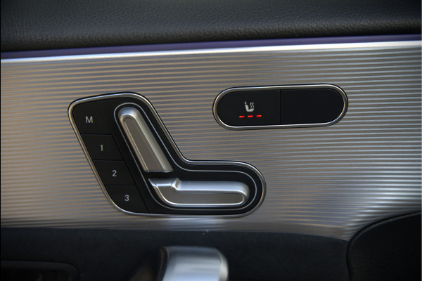 Mercedes-Benz A-Klasse 250 e Advantage AMG | Panoramadak | Burmester | Stoelverwarming | Memory Seat | Cruise Control | Camera | Apple Carplay | Ambiance Verlichting | Night Pakket | Keyless |