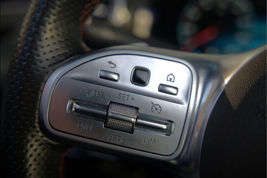 Mercedes-Benz A-Klasse 250 e Advantage AMG | Panoramadak | Burmester | Stoelverwarming | Memory Seat | Cruise Control | Camera | Apple Carplay | Ambiance Verlichting | Night Pakket | Keyless |