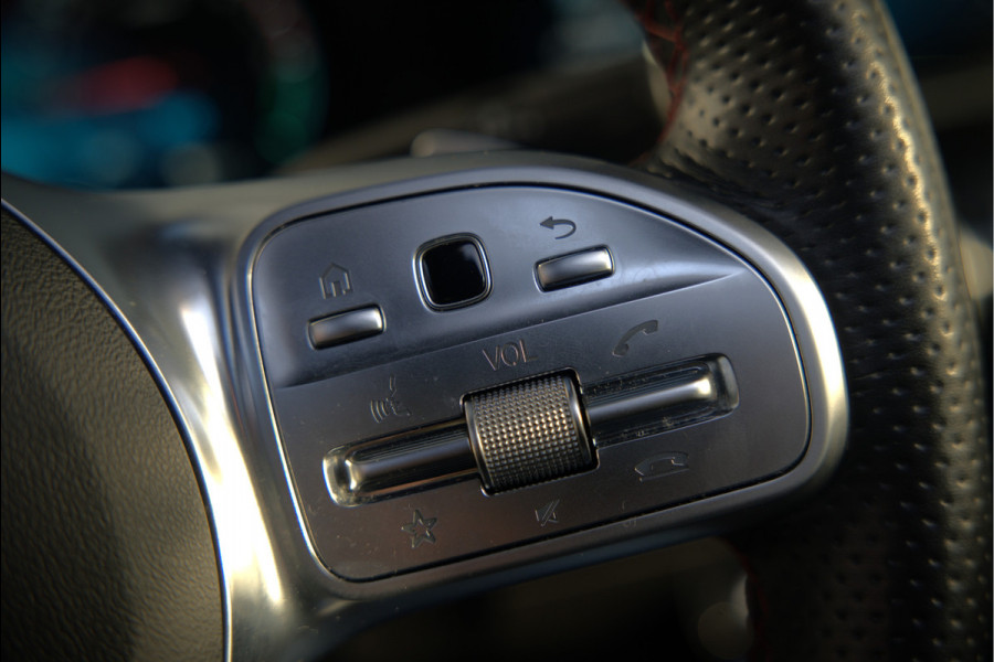 Mercedes-Benz A-Klasse 250 e Advantage AMG | Panoramadak | Burmester | Stoelverwarming | Memory Seat | Cruise Control | Camera | Apple Carplay | Ambiance Verlichting | Night Pakket | Keyless |
