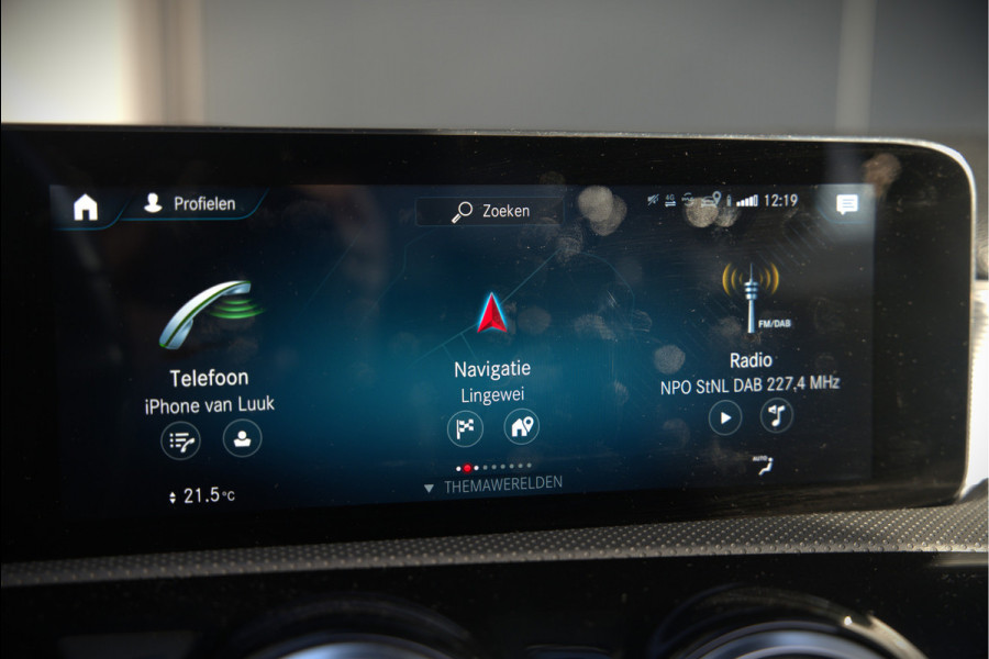 Mercedes-Benz A-Klasse 250 e Advantage AMG | Panoramadak | Burmester | Stoelverwarming | Memory Seat | Cruise Control | Camera | Apple Carplay | Ambiance Verlichting | Night Pakket | Keyless |