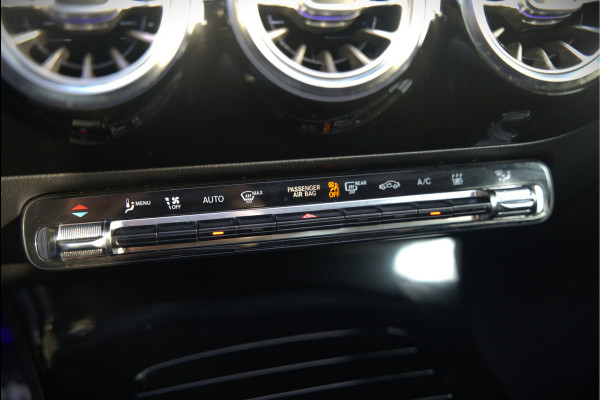 Mercedes-Benz A-Klasse 250 e Advantage AMG | Panoramadak | Burmester | Stoelverwarming | Memory Seat | Cruise Control | Camera | Apple Carplay | Ambiance Verlichting | Night Pakket | Keyless |