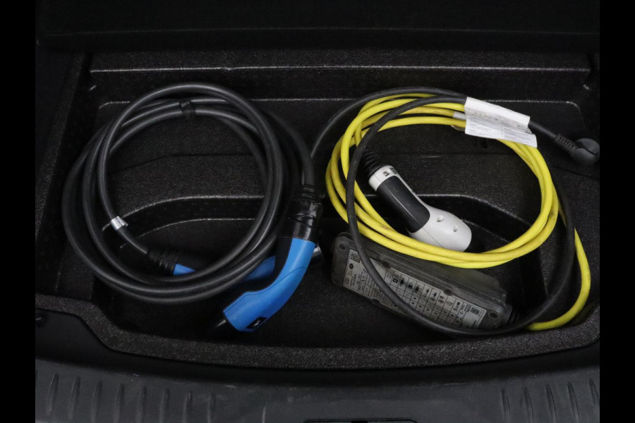 Jaguar I-PACE EV400 HSE 90 kWh | Panoramadak | Head-Up | Luchtvering | 360 Camera | Stoelverwarming | Adaptive cruise | Matrix LED | Carplay | Leder | Meridian Surround | Navigatie | Park Assist