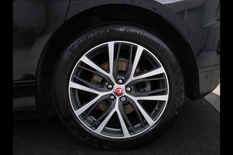 Jaguar I-PACE EV400 HSE 90 kWh | Panoramadak | Head-Up | Luchtvering | 360 Camera | Stoelverwarming | Adaptive cruise | Matrix LED | Carplay | Leder | Meridian Surround | Navigatie | Park Assist