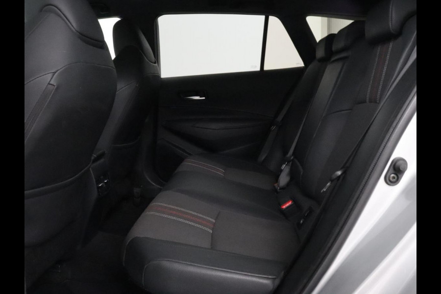 Toyota Corolla 1.8 Hybrid GR-Sport | Trekhaak | Stoelverwarming | Carplay | Camera | Sportstoelen | Park Assist | Half leder | Adaptive cruise | Climate control | Full LED | Keyless