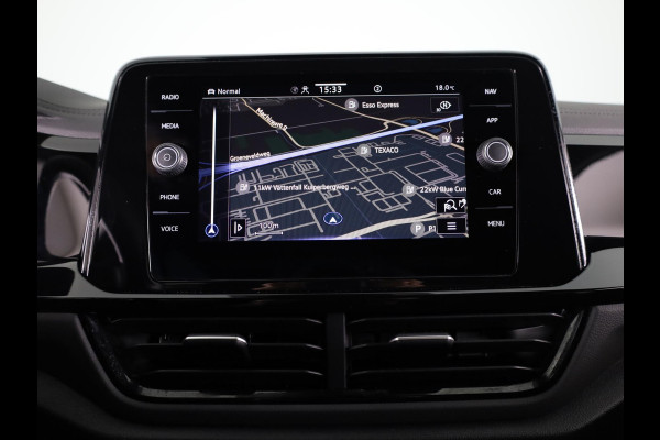 Volkswagen T-Roc 1.5 TSI R-Line 150 PK DSG |Private lease vanaf € 699,- pm | Blackstyle | Trekhaak afneembaar | ErgoActive Stoel Pakket | Navigatie |