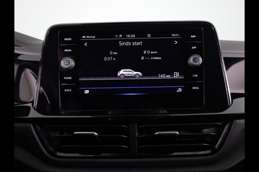 Volkswagen T-Roc 1.5 TSI R-Line 150 PK DSG |Private lease vanaf € 699,- pm | Blackstyle | Trekhaak afneembaar | ErgoActive Stoel Pakket | Navigatie |