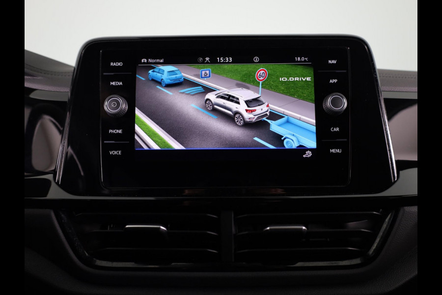 Volkswagen T-Roc 1.5 TSI R-Line 150 PK DSG |Private lease vanaf € 699,- pm | Blackstyle | Trekhaak afneembaar | ErgoActive Stoel Pakket | Navigatie |