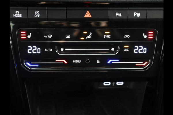 Volkswagen T-Roc 1.5 TSI R-Line 150 PK DSG |Private lease vanaf € 699,- pm | Blackstyle | Trekhaak afneembaar | ErgoActive Stoel Pakket | Navigatie |