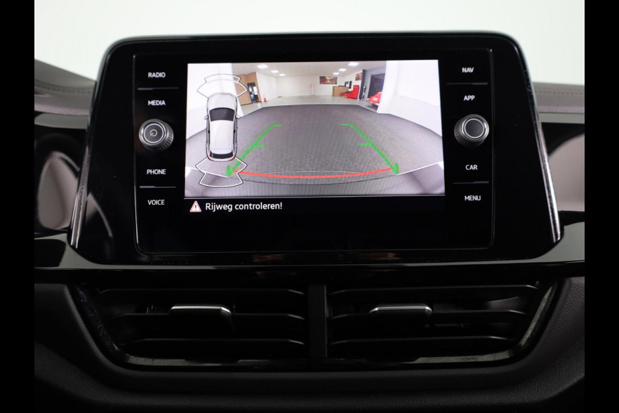 Volkswagen T-Roc 1.5 TSI R-Line 150 PK DSG |Private lease vanaf € 699,- pm | Blackstyle | Trekhaak afneembaar | ErgoActive Stoel Pakket | Navigatie |