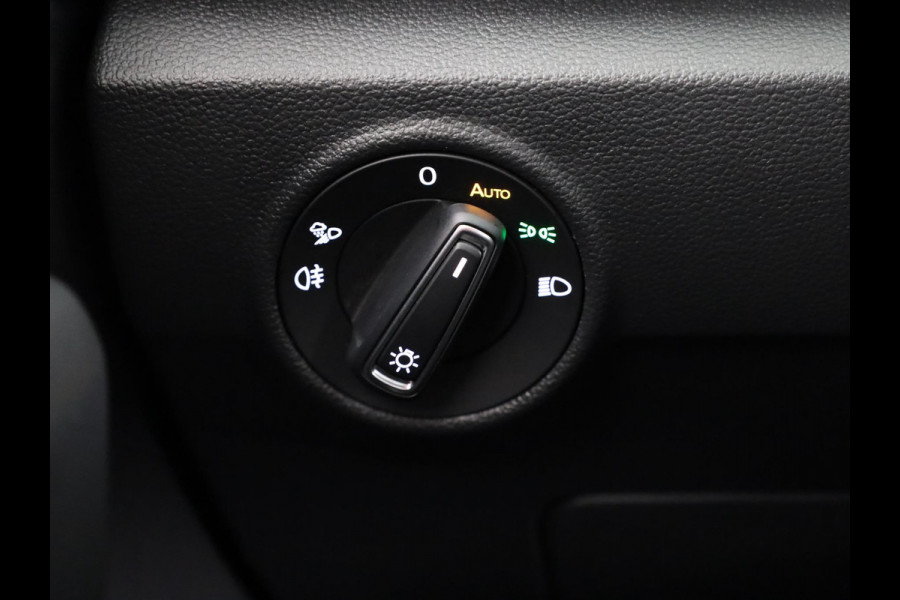 Volkswagen T-Roc 1.5 TSI R-Line 150 PK DSG |Private lease vanaf € 699,- pm | Blackstyle | Trekhaak afneembaar | ErgoActive Stoel Pakket | Navigatie |